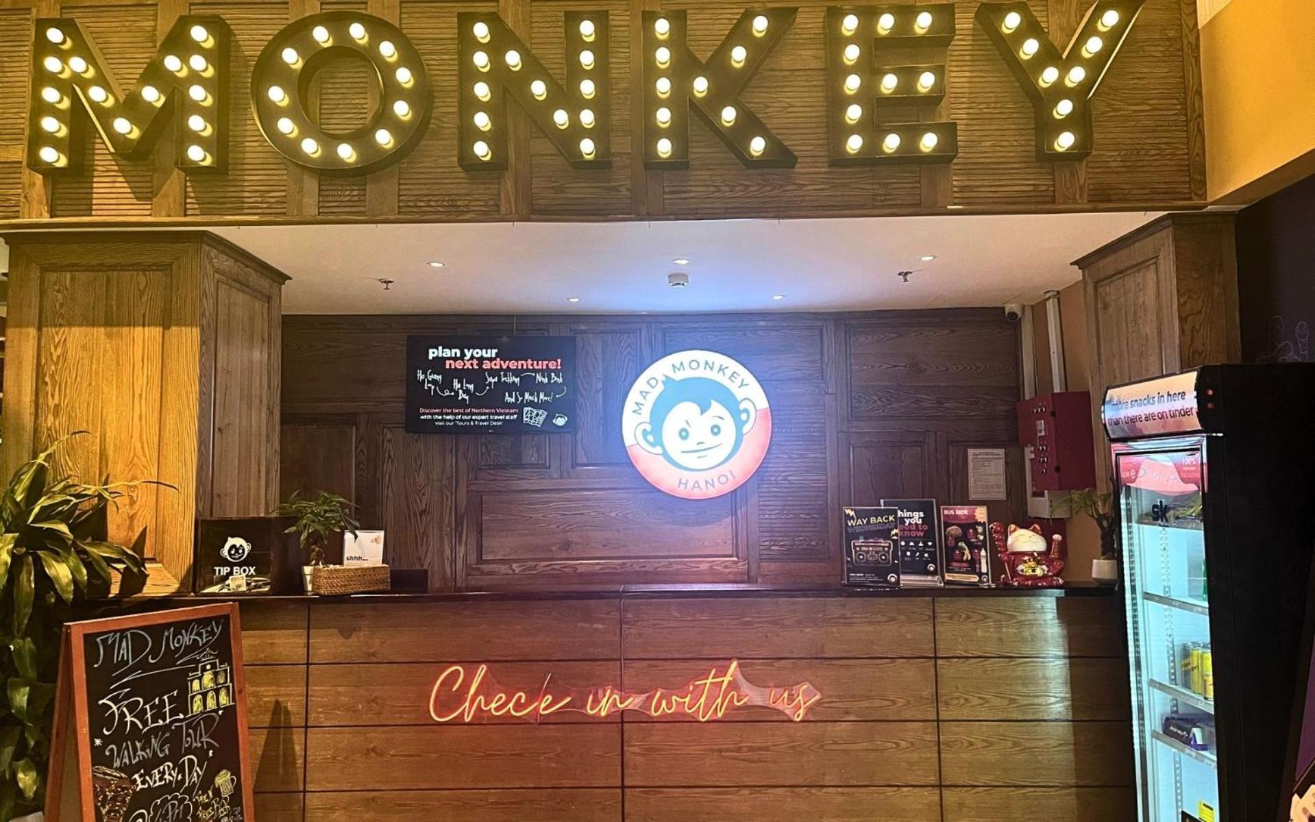 Mad Monkey Hanoi Hostel Екстериор снимка